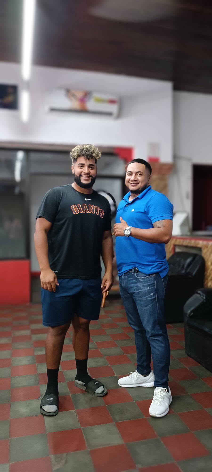 Pelotero junto a Tico