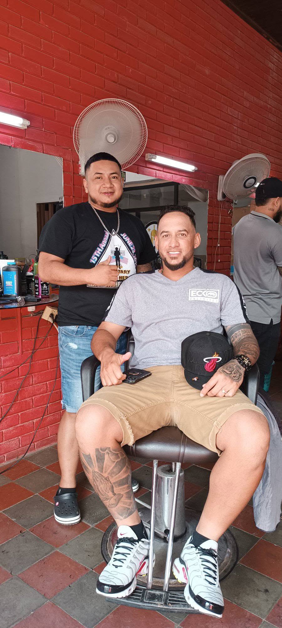 Pelotero en la silla de la barbería