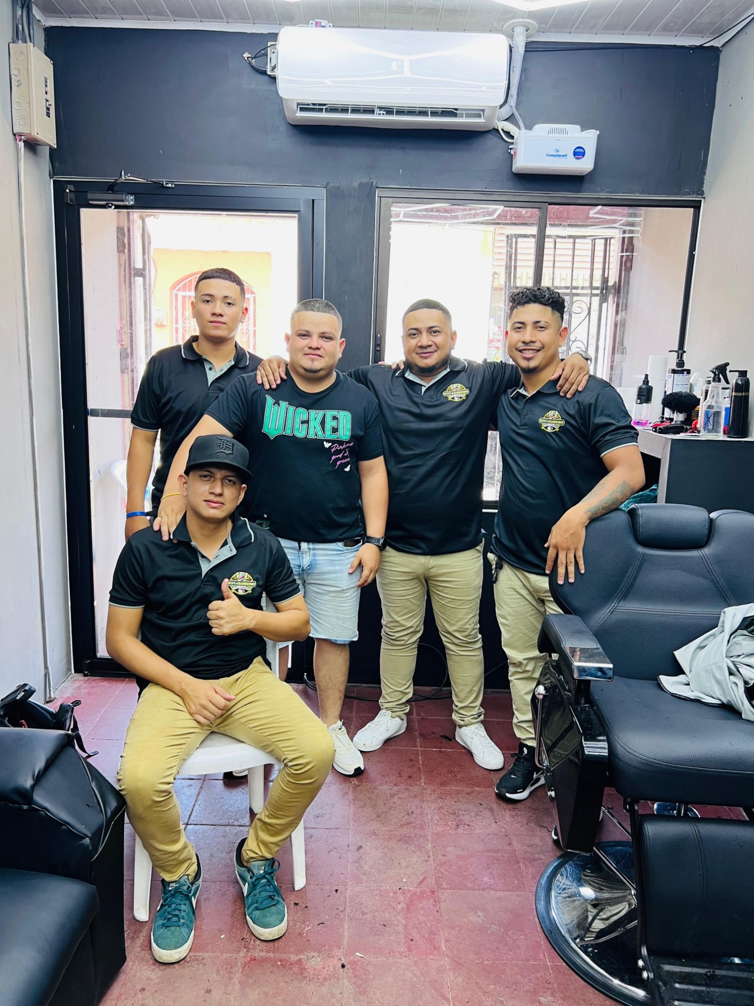 Los barberos de Tico's Barbershop